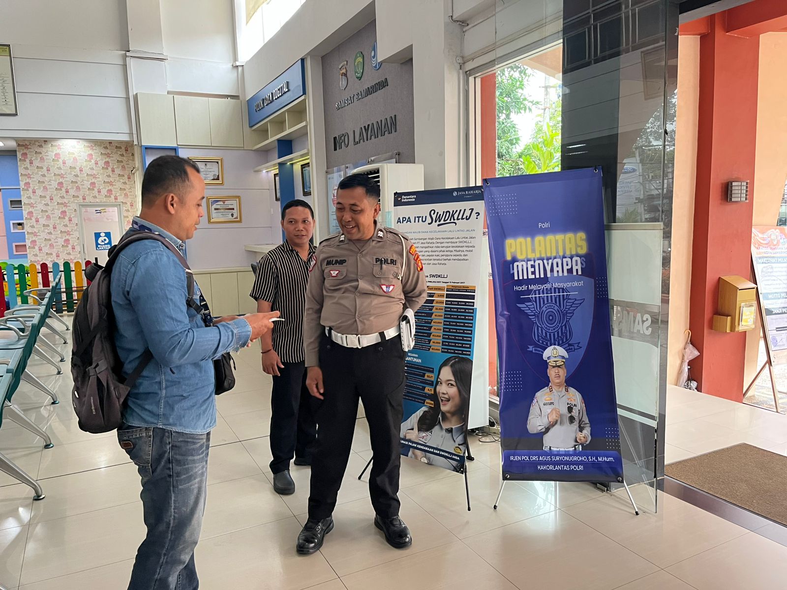 Satlantas Polresta Samarinda Hadir Lebih Dekat dengan Wajib Pajak di Samsat